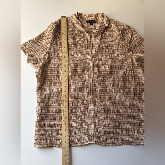 J. Crew Woman’s Tan Textured Button Down Shirt 🍂 - Picture 3 of 9